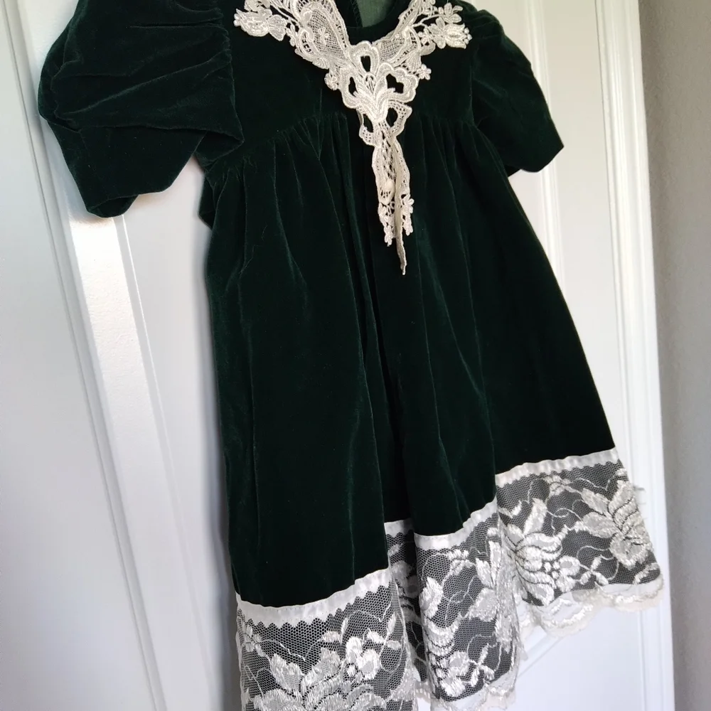 Adorable 80s 90s special occasion vintage lace trim Christmas portrait Dress